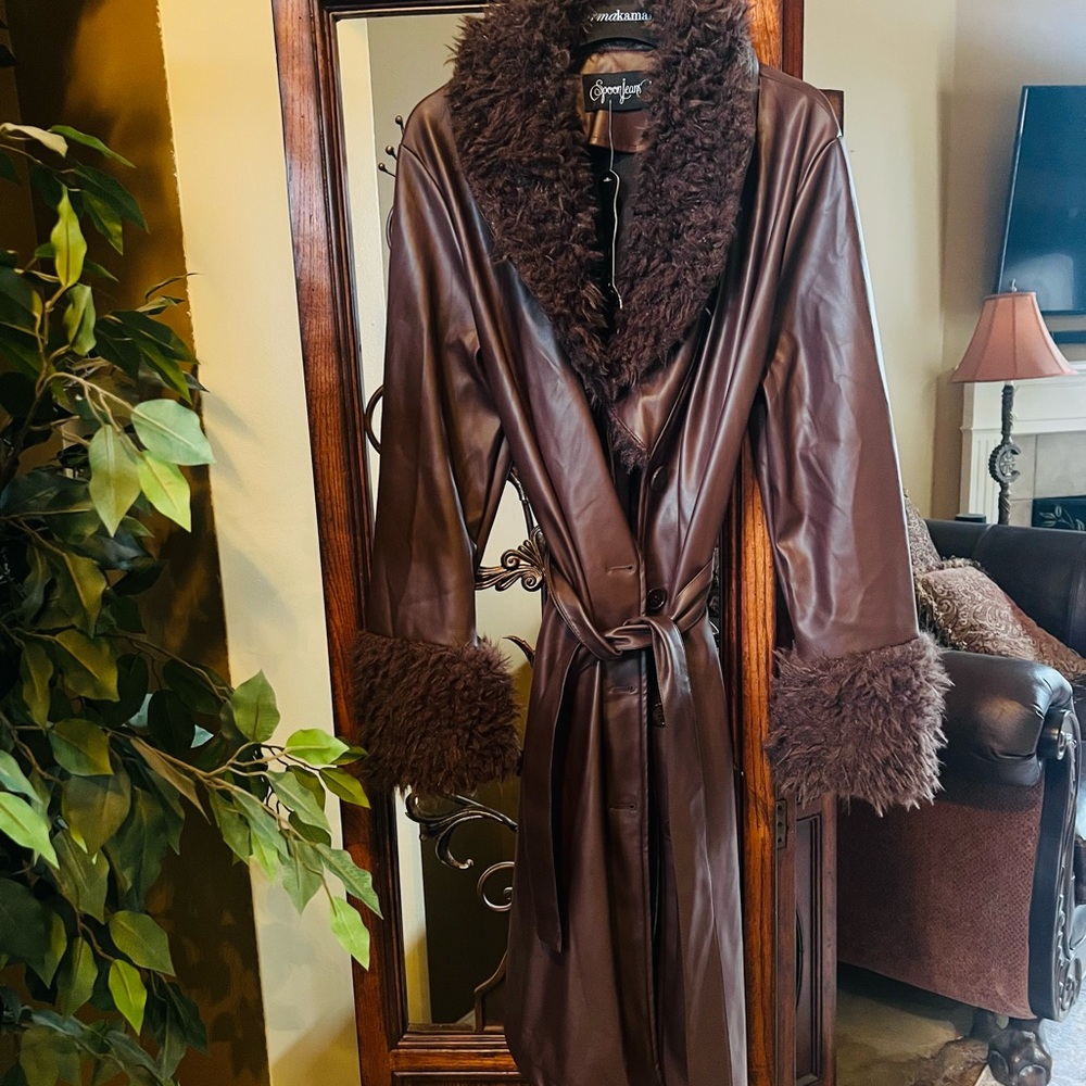 Ladies long faux leather coat. Sz Medium